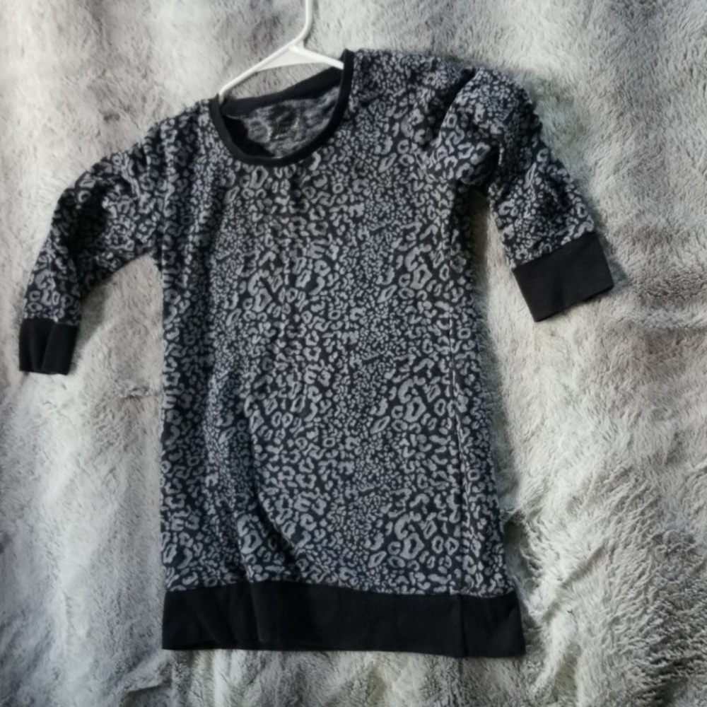Elbow sleeve cheetah print sweater